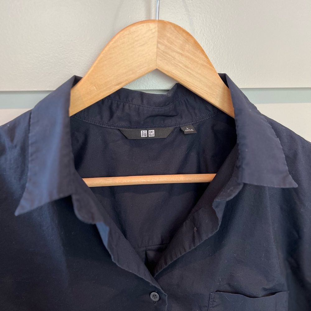Uniqlo Navy Button-Up Shirt Men’s Size Large